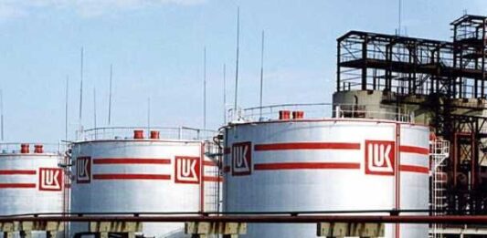 КЗП се самосезира и стартира спешна проверка за цените на горивата от „Лукойл“