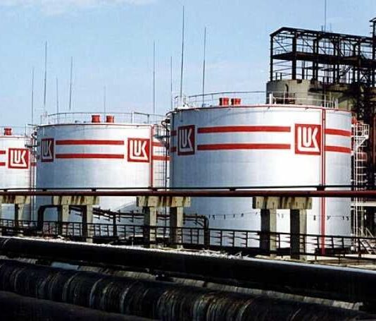 КЗП се самосезира и стартира спешна проверка за цените на горивата от „Лукойл“