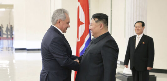 Секретарят на Съвета за сигурност на Русия Сергей Шойгу пристигна в Пхенян за среща със севернокорейския лидер Ким Чен-ун