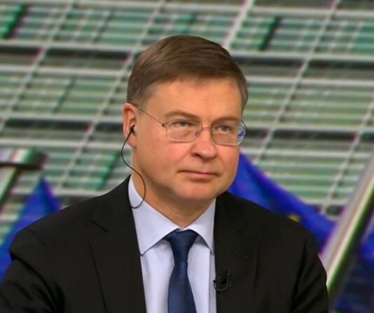 Валдис Домбровскис, еврокомисарят, отговарящ за еврото, идва у нас
