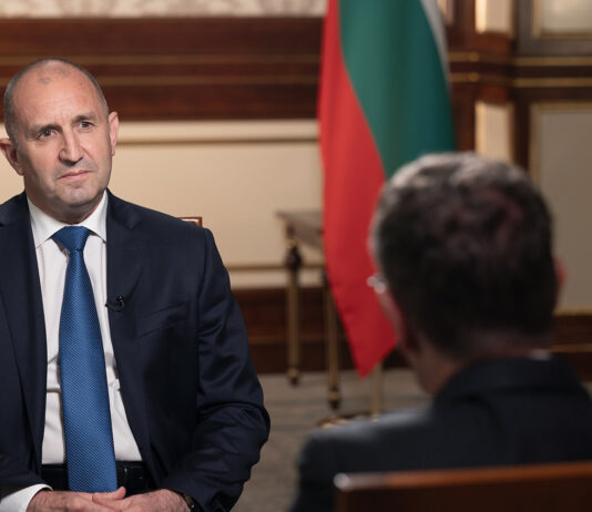 Румен Радев в интервю за CNN: Може би съм старомоден, но силно вярвам в демокрацията с предложението си за референдум за въвеждането на еврото в България