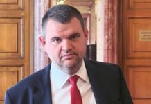 Пеевски: Митов твърдо не трябва да подава оставка. Изключително демократично настроен министър