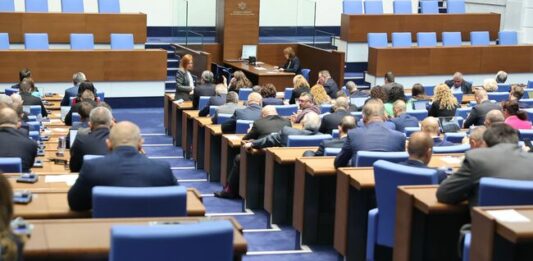 Депутатите да обсъдят откриването на процедура за избор на управител и подуправител на НОИ, предвижда проектопрограмата на парламента