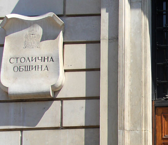 Зам.-кмет на София към районен кмет: Като вземат поръчката, ще дадат половината за издръжката на партията. Другата половина – за твоя екип