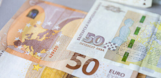 Мудис: Предстоящото приемане на еврото подкрепя институционалното управление в България, но корупцията остава предизвикателство