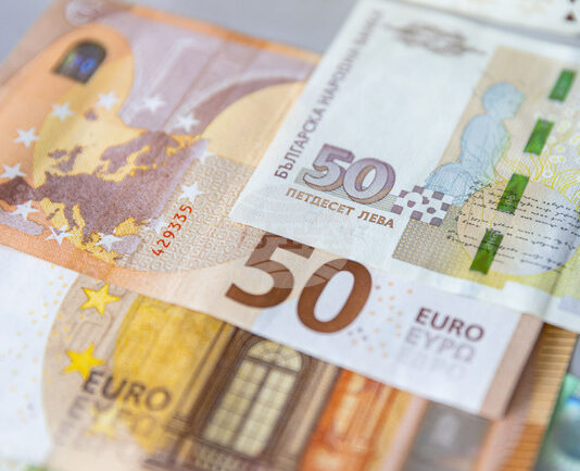 Мудис: Предстоящото приемане на еврото подкрепя институционалното управление в България, но корупцията остава предизвикателство