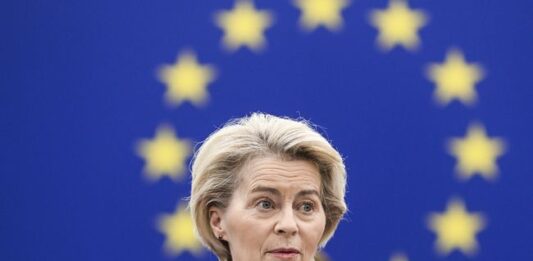 Роберта Мецола е информирала лидерите за вота на недоверие срещу Урсула фон дер Лайен