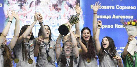 Националният отбор на България по волейбол за жени до 19 години ще бъде удостоен с Почетен плакет на президента