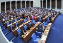 Депутатите гледат в зала поправките в Закона за въвеждане на еврото