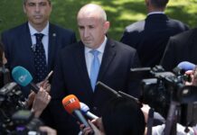 Румен Радев: Демокрацията е фасадна, правителството е декор на дуото Пеевски – Борисов, а правосъдието избирателно