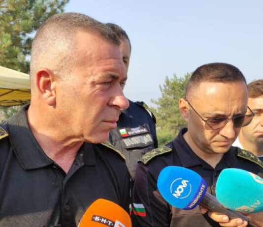 Продължават усилията за овладяване на пожара в Пирин