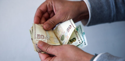 ИПИ: Повишаването на осигурителните вноски носи риск от обедняване