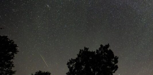 Метеоритен дъжд “Персеиди”: Тази нощ небето ще ни предложи истинско шоу