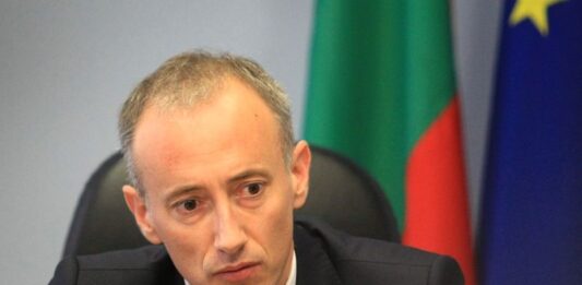 Красимир Вълчев: Забраната за телефони в училище трябва да влезе в сила от ноември