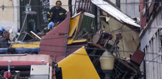 15 души загинаха след дерайлиране на фуникуляр в Лисабон