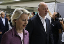 Премиерът: Не е установена заплаха при кацането на самолета на Фон дер Лайен