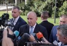 Румен Радев: Проблемът с безводието е много сериозен, но той няма да се реши с прехвърляне на отговорността на местната власт