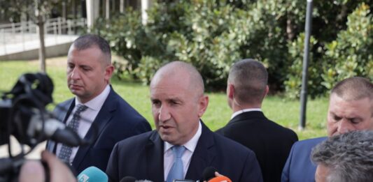 Румен Радев: Проблемът с безводието е много сериозен, но той няма да се реши с прехвърляне на отговорността на местната власт