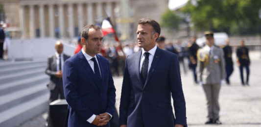 Себастиен Льокорню поема поста премиер на Франция на фона на мащабен протест