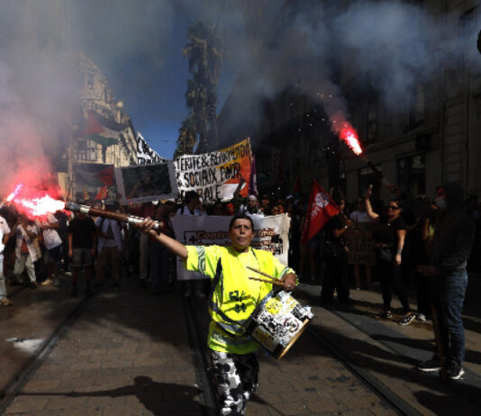 Протестът „Да блокираме всичко“ във Франция се разгаря. Премиерът: Ще се справим