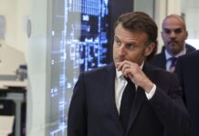 Politico: Дори оставката на Макрон няма да спаси Франция