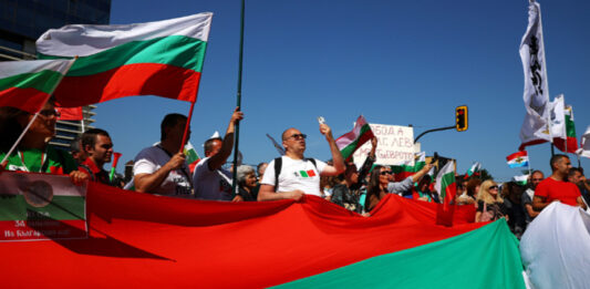 От „Възраждане“ организират антиправителствени протести в София и Варна