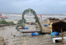 В „Елените“ още няма ток, доброволци раздават храна и дрехи на засегнатите от наводнението