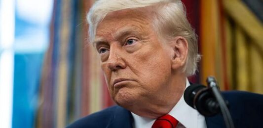 Израел и „Хамас“ подписаха първата фаза от предложеното от САЩ мирно споразумение за ивицата Газа