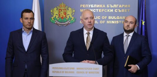 Премиерът Желязков: Боклукът няма политически цвят, държавата е готова да помогне на София