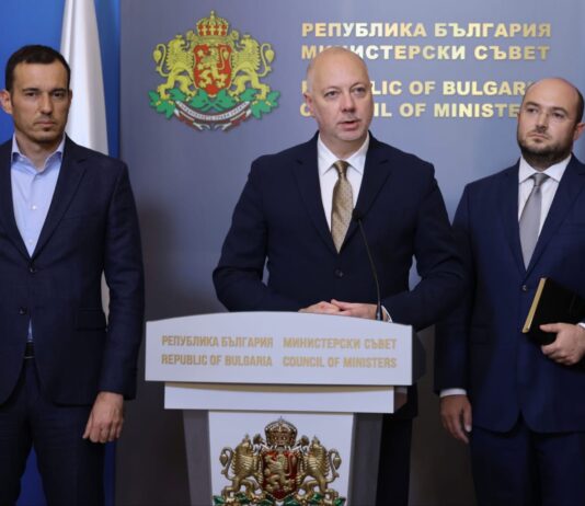 Премиерът Желязков: Боклукът няма политически цвят, държавата е готова да помогне на София