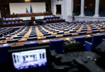 Парламентът пак няма да заседава, за трети път няма кворум