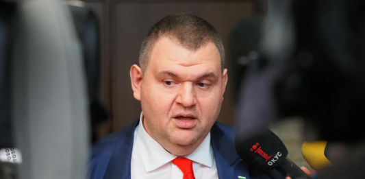 Пеевски: Говорих с премиера. Всичко е в ръцете на Борисов. Радев си прави партията, да даде оставка