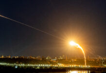 Руска въздушна атака нанесе щети в Киев, а няколко руски летища бяха затворени