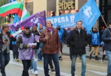 Синдикатите! Предупредителен протест срещу предложението за 605 евро минимална заплата