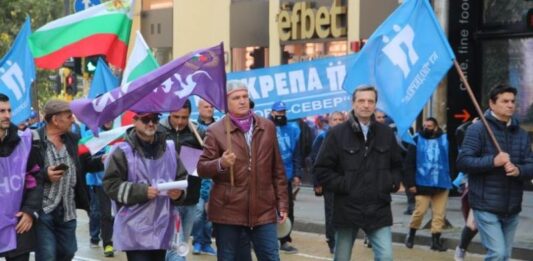 Синдикатите! Предупредителен протест срещу предложението за 605 евро минимална заплата