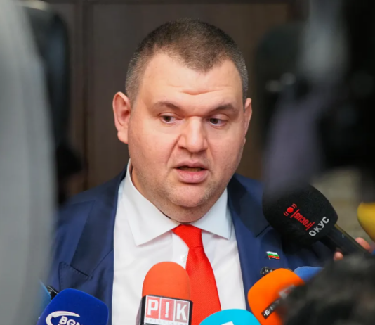 Пеевски за казуса „Лукойл“: Има запаси, спряхме износа, хората ще имат гориво
