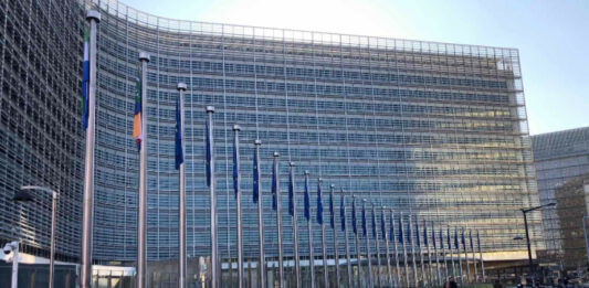 „Политико“: Докладите на ЕК – отличен за Албания и Черна гора и тройка за РСМ