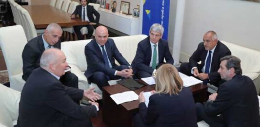 Синдикалните лидери в централата на ГЕРБ заради бюджета