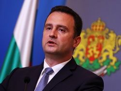 Жечо Станков: Имаме запаси от бензин за 6 месеца, от дизел – за 4, от самолетно гориво – за 2 месеца