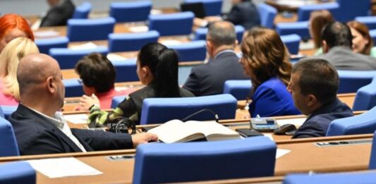 Депутатите ще гласуват по внесения вот на недоверие към кабинета „Желязков“ утре в 13:30 часа