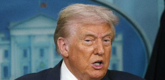 Доналд Тръмп: Работим по закон за санкции за всяка държава с бизнес отношения с Русия