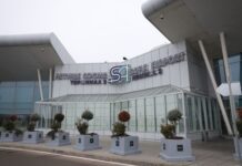 Шест отклонени полета и пет отменени: Бурният вятър парализира столичното летище