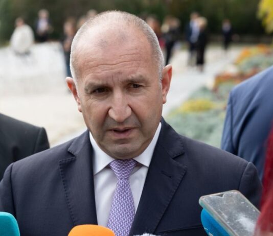 Радев: Депутатите трябва да се съобразят с искането за референдум за еврото