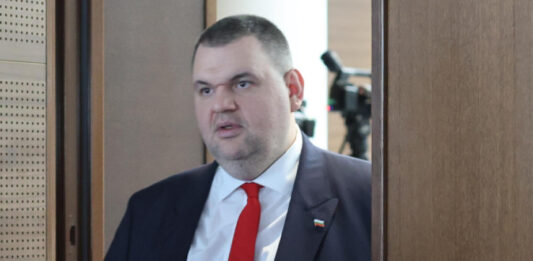 Пеевски призова кметовете и общинските съветници от ДПС – НН да не променят данъците