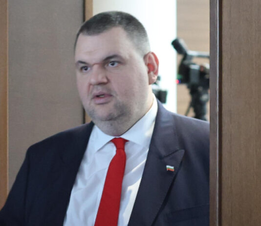 Пеевски призова кметовете и общинските съветници от ДПС – НН да не променят данъците