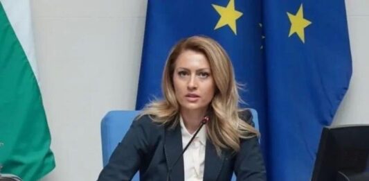 В парламента! Дебати по шестия вот на недоверие срещу кабинета „Желязков”