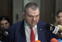 Пеевски: Решението за оставка е на мандатоносителя