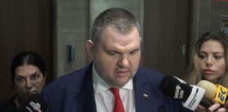 Пеевски: Решението за оставка е на мандатоносителя