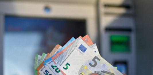 Ройтерс: България се подготвя за еврото на фона на вълнение и скептицизъм