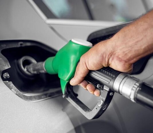 Русия иска предсрочна отмяна на забраната за износ на бензин